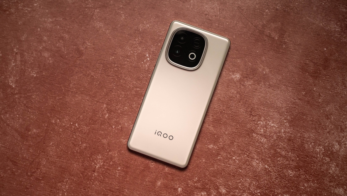 Vivo iQOO Neo 10: 7000mAh की धमाकेदार बैटरी और 120W सुपरचार्जिंग के साथ, कीमत सिर्फ 31,999