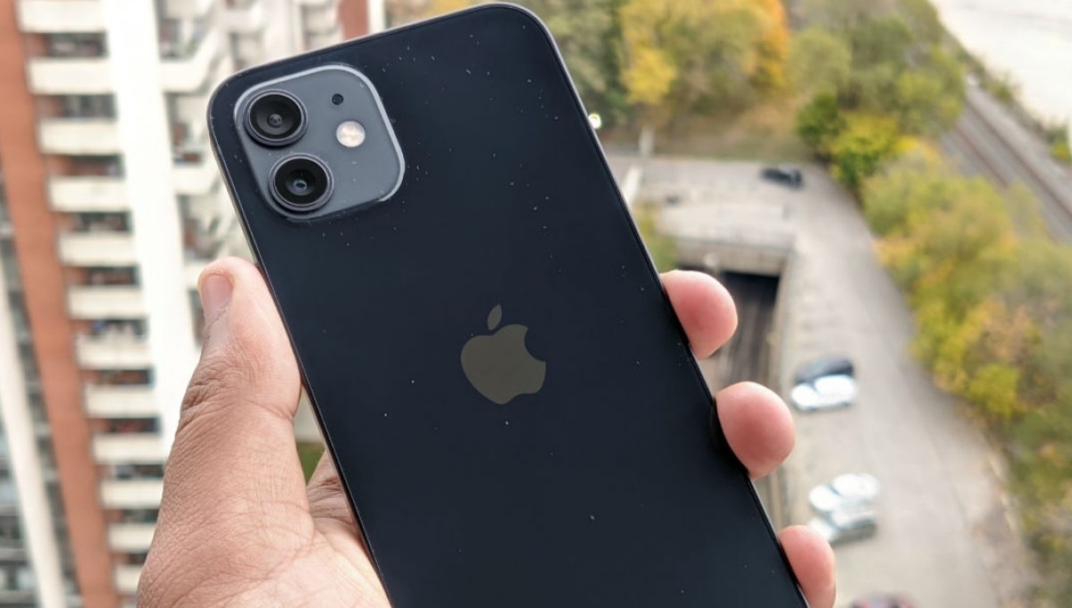 Apple iPhone 12: प्रीमियम लुक, दमदार कैमरा और A14 बायोनिक चिप के साथ सिर्फ ₹40,999 में