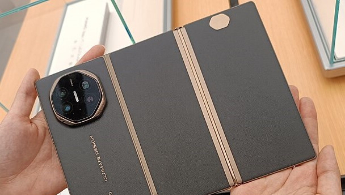 Huawei Mate XT Ultimate: 4.6 लाख में मिले 5600mAh बैटरी वाला ट्राई-फोल्ड स्मार्टफोन