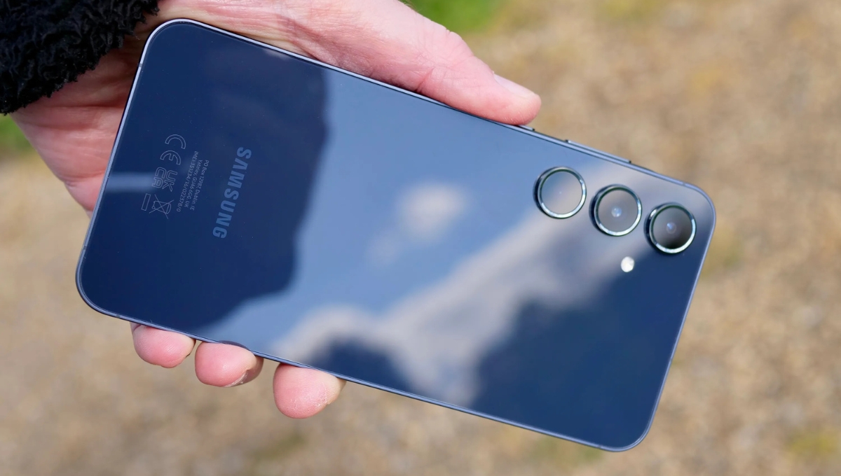 Samsung Galaxy A55 5G: अब मिड-रेंज में मिलेगा प्रीमियम लुक, दमदार परफॉर्मेंस और गजब की सिक्योरिटी 
