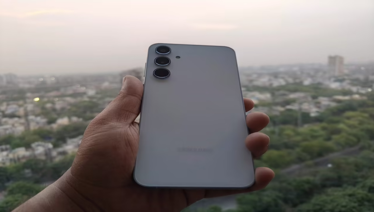 Samsung Galaxy A55 5G: अब मिड-रेंज में मिलेगा प्रीमियम लुक, दमदार परफॉर्मेंस और गजब की सिक्योरिटी 