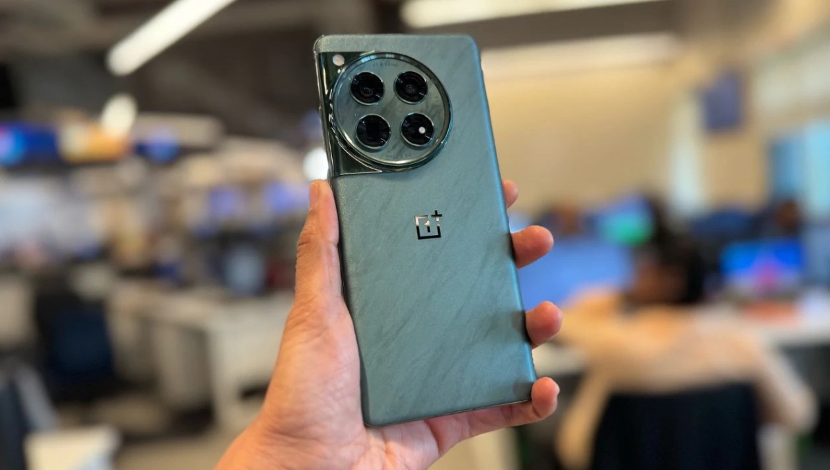 OnePlus 12: दमदार परफॉर्मेंस, शानदार डिजाइन और 40W की बैटरी रेंज, कीमत 64,999 से शुरू