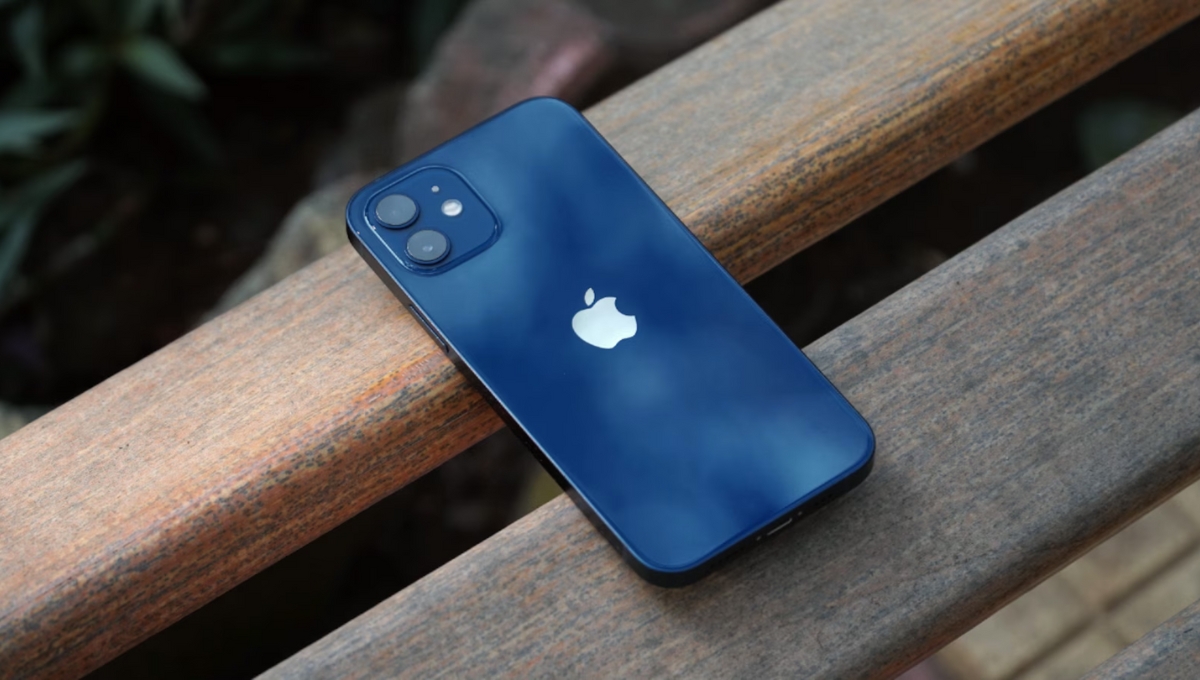 Apple iPhone 12: प्रीमियम लुक, दमदार कैमरा और A14 बायोनिक चिप के साथ सिर्फ ₹40,999 में