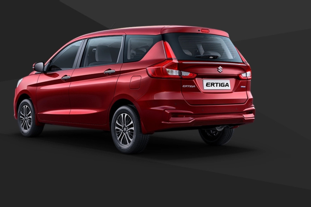 Maruti Ertiga: सिर्फ ₹8.69 लाख में मिलेगी शानदार MUV, जानें दमदार इंजन और सुविधाएं