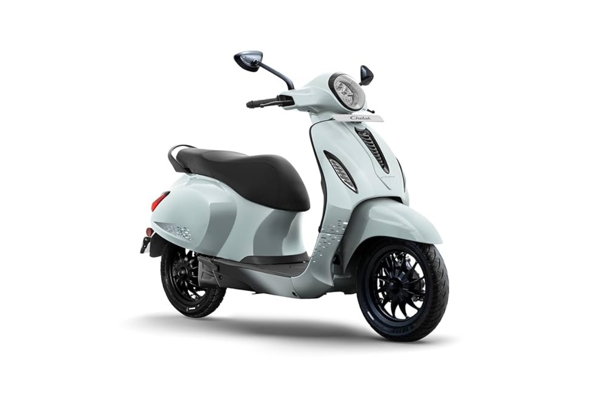 Bajaj Chetak: ₹1.30 लाख में 127km की रेंज और Bluetooth जैसे फीचर्स से भरपूर