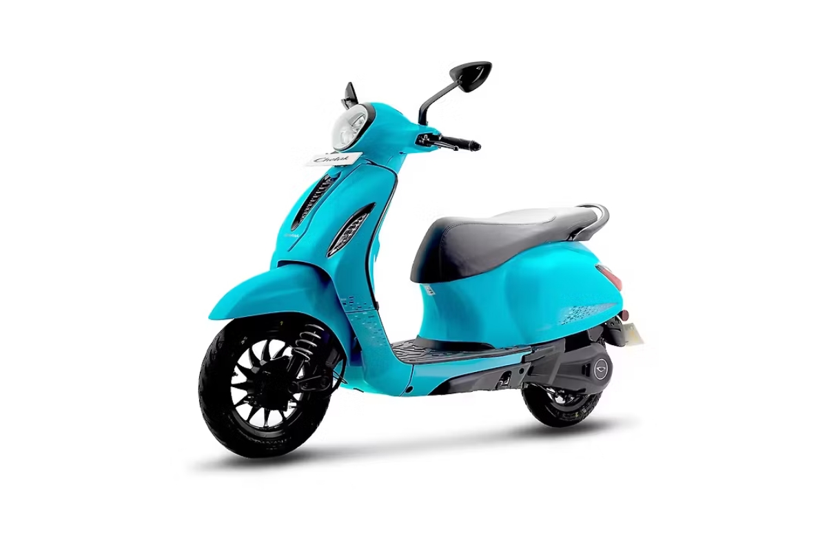 Bajaj Chetak: ₹1.30 लाख में 127km की रेंज और Bluetooth जैसे फीचर्स से भरपूर