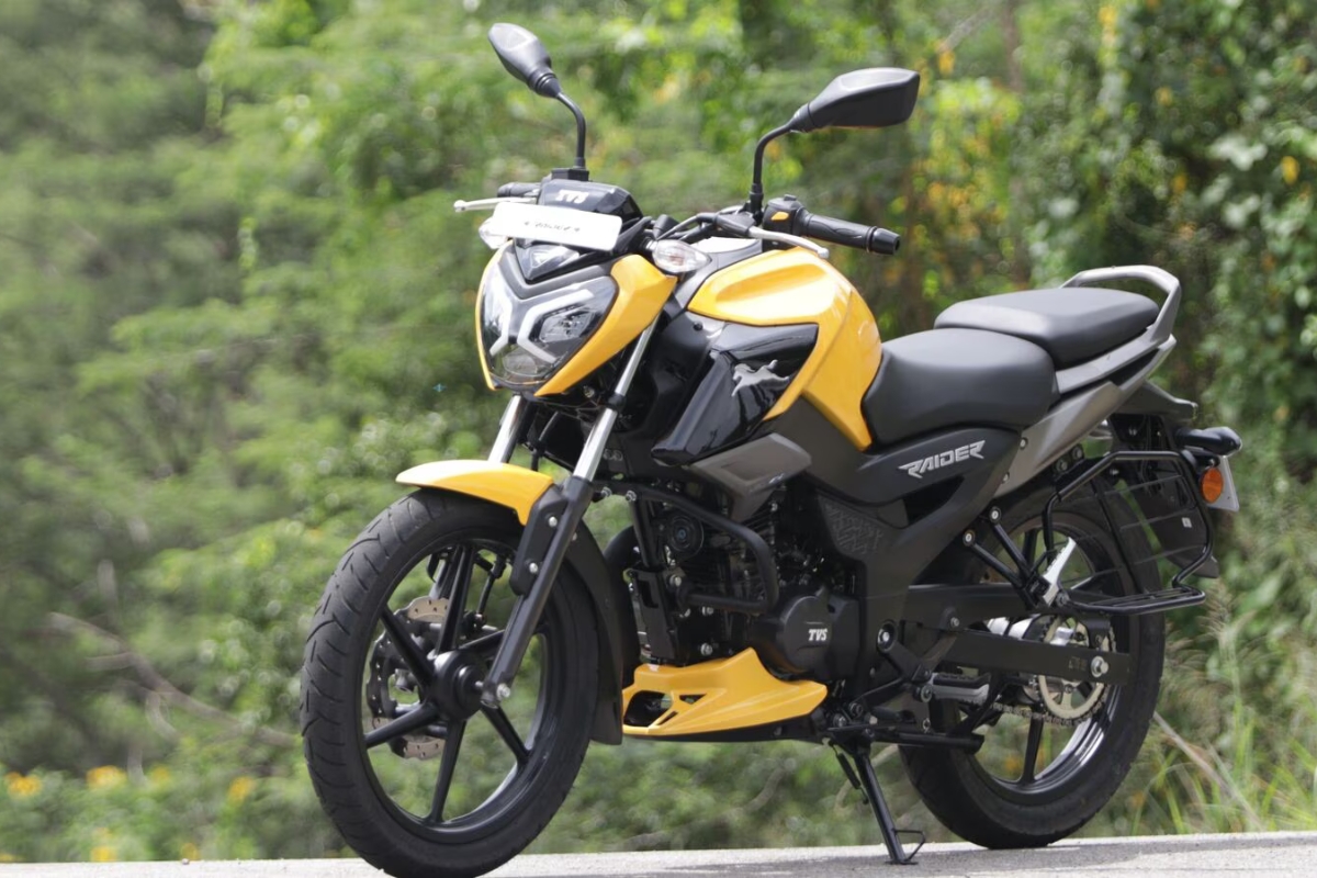 TVS Raider 125: सिर्फ ₹95,219 में जब स्टाइल, माइलेज और पावर मिले एक ही बाइक में