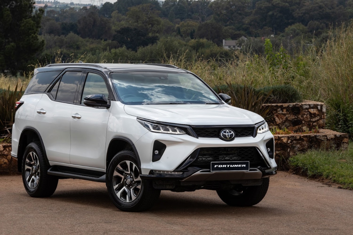 Toyota Fortuner: ₹50 लाख से कम में 4WD पावर, दमदार इंजन और लक्ज़री फीचर्स वाली SUV