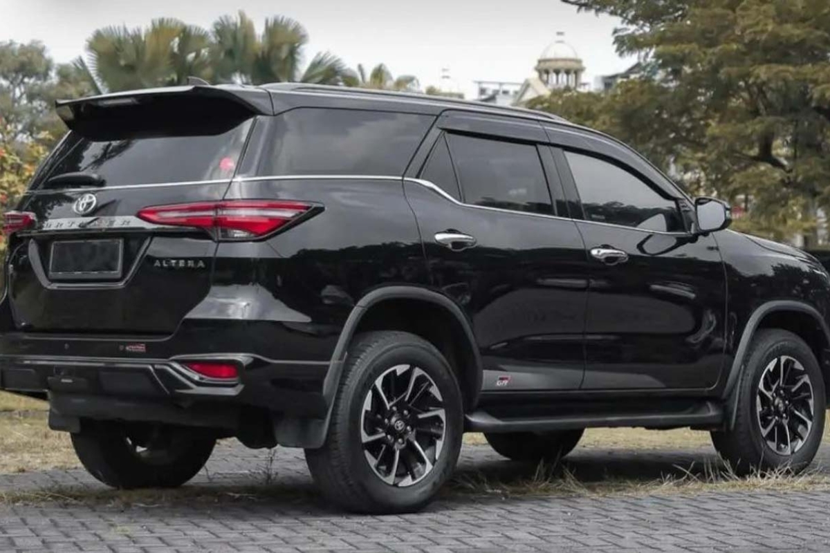 Toyota Fortuner: ₹50 लाख से कम में 4WD पावर, दमदार इंजन और लक्ज़री फीचर्स वाली SUV