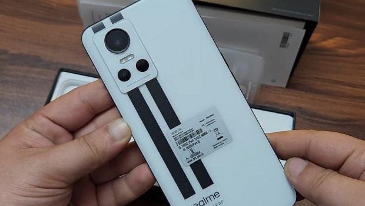 Realme GT Neo 3: 6.7 इंच OLED डिस्प्ले, 50MP कैमरा और अल्ट्रा-फास्ट चार्जिंग वाला स्मार्टफोन