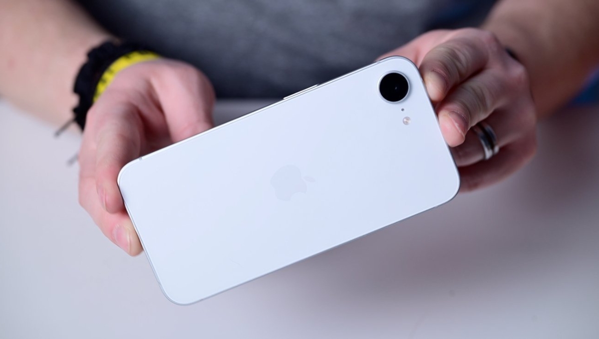 iPhone 17e: स्टाइलिश लुक और दमदार A19 चिपसेट के साथ अगले साल मचाएगा धमाल, कीमत होगी प्रीमियम