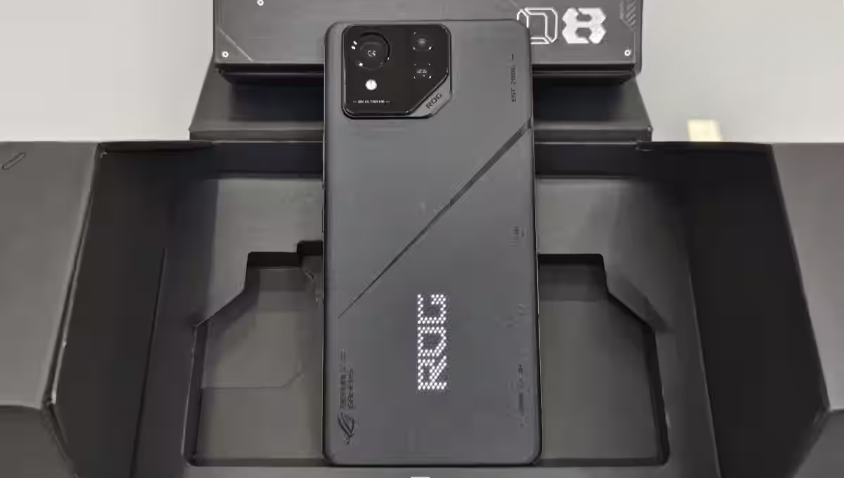 Asus ROG Phone 8 Pro: 24GB RAM और 1TB स्टोरेज वाला गेमिंग सुपरकिंग, कीमत ₹94,999 से शुरू