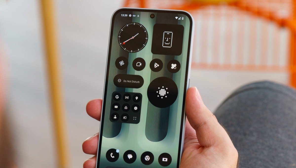 Nothing Phone (3a): 5000mAh बैटरी और ट्रिपल कैमरा के साथ स्टाइलिश स्मार्टफोन, कीमत ₹33,999