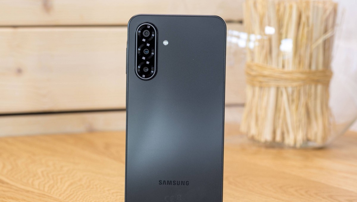 Samsung Galaxy A17 5G: दमदार बैटरी, बेहतरीन कैमरा और एक्स्ट्रा लॉन्ग अपडेट सपोर्ट, जानें कीमत