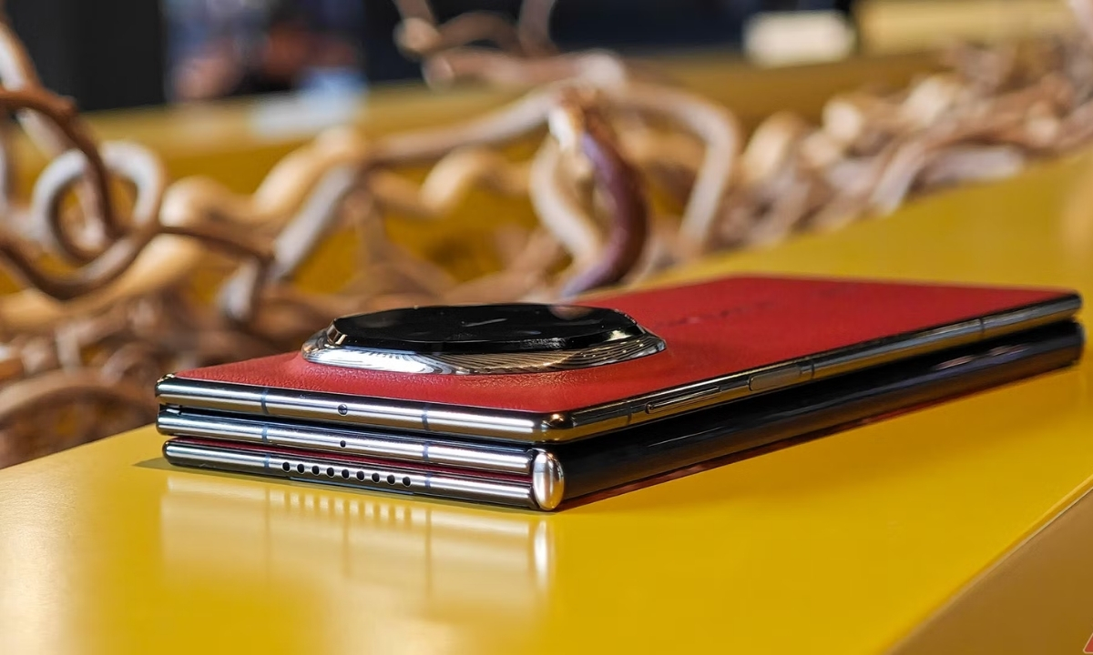 Huawei Mate XTs