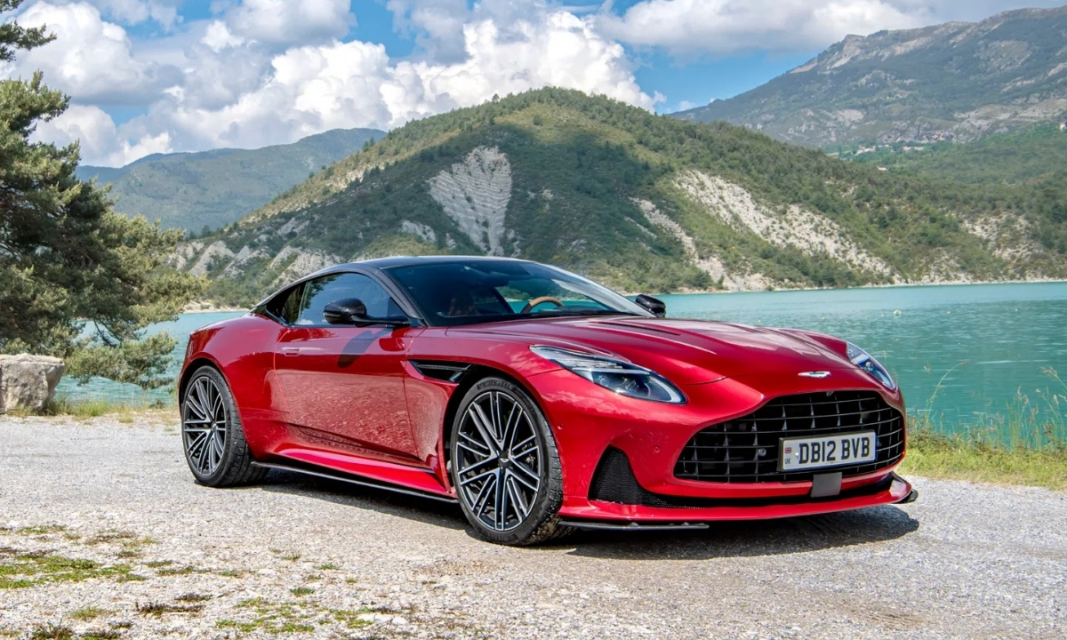 Aston Martin DB12