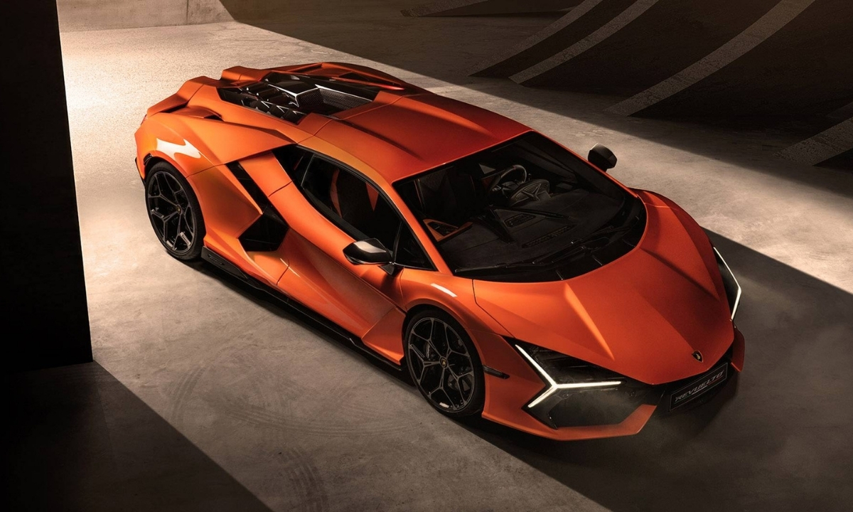 Lamborghini Revuelto