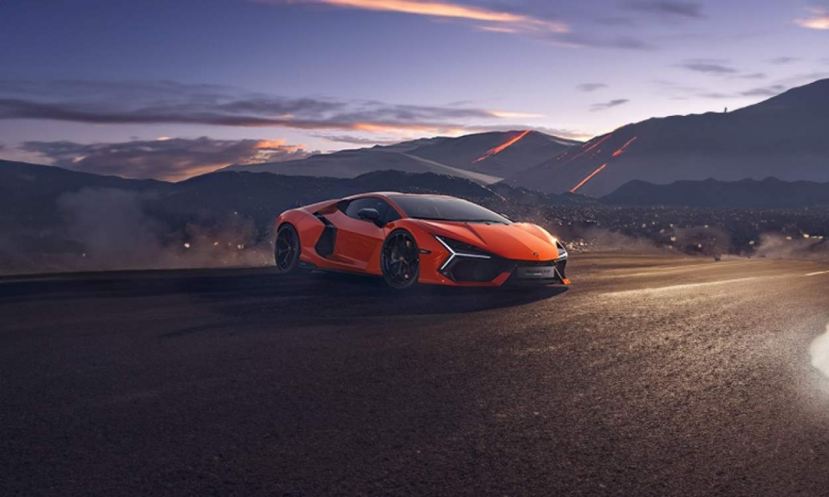 Lamborghini Revuelto