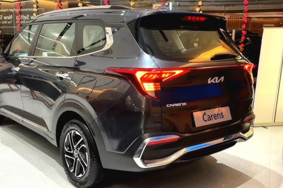 Kia Carens: ₹10.52 लाख से शुरू होने वाली प्रीमियम 7-सीटर MUV, जो परिवार के सफर को बनाएगी यादगार