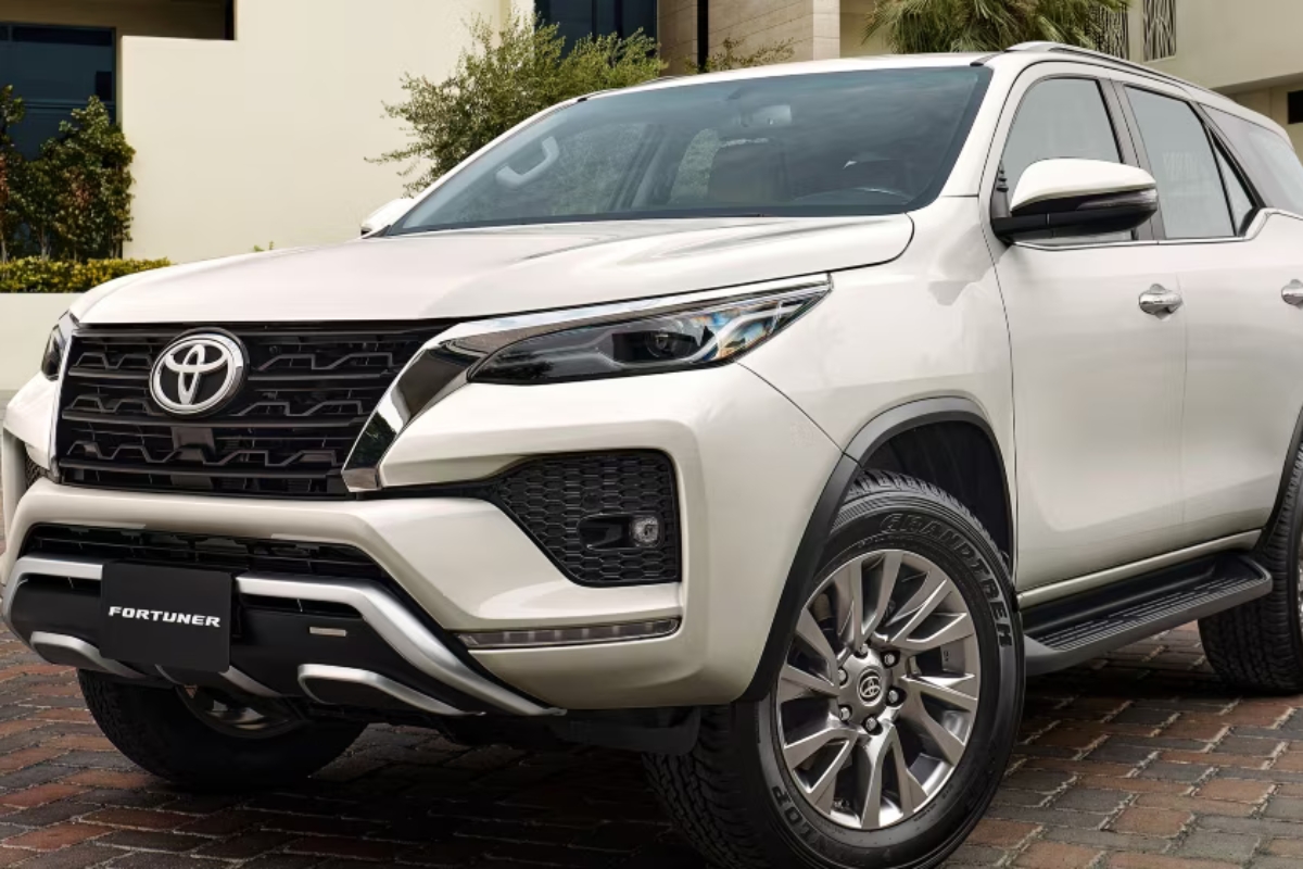 Toyota Fortuner: 33.43 लाख से शुरू होने वाली दमदार SUV, पावर और लग्जरी का बेमिसाल संगम