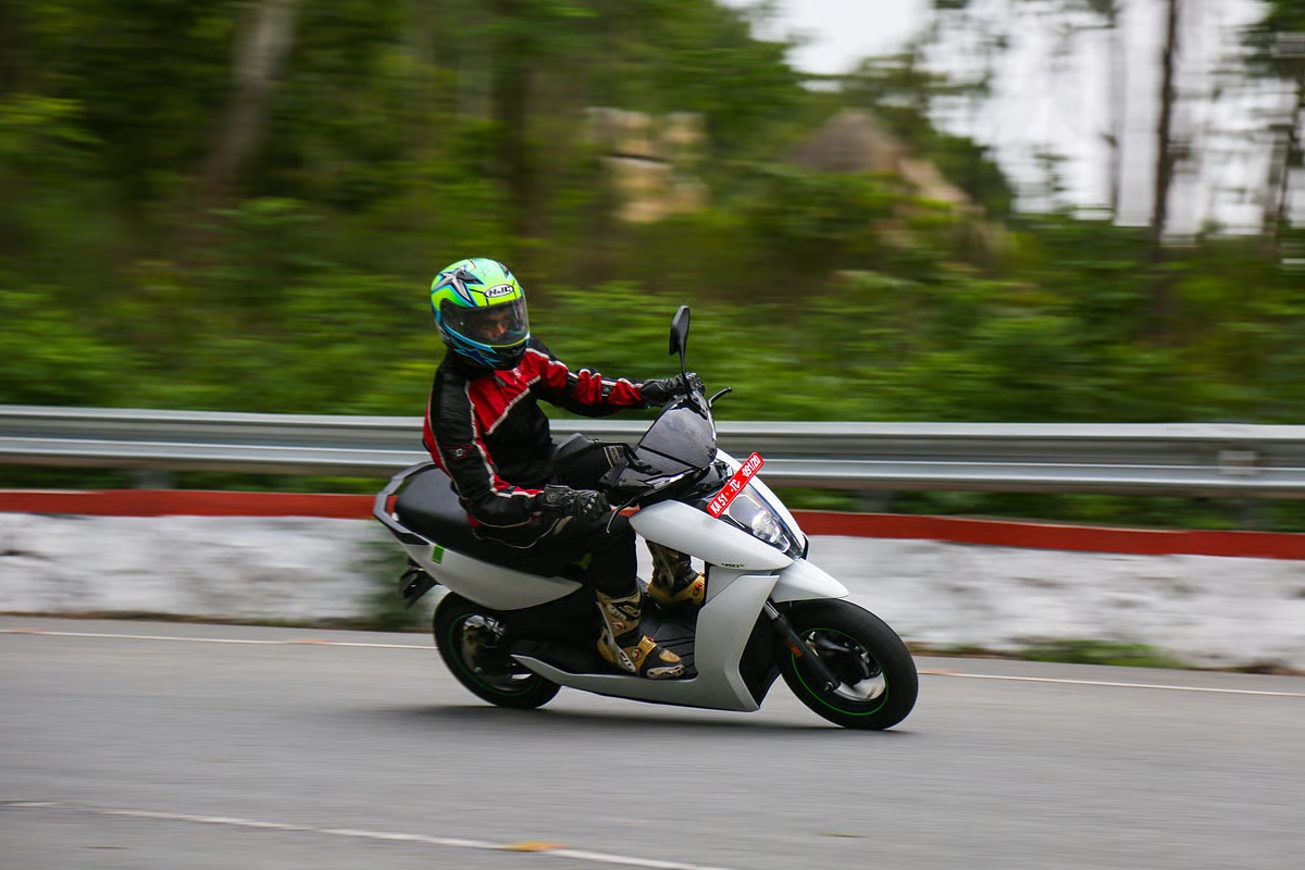 Ather 450X: 1.45 लाख से शुरू, 126KM रेंज और स्मार्ट टेक्नोलॉजी के साथ इलेक्ट्रिक स्कूटर का नया अनुभव