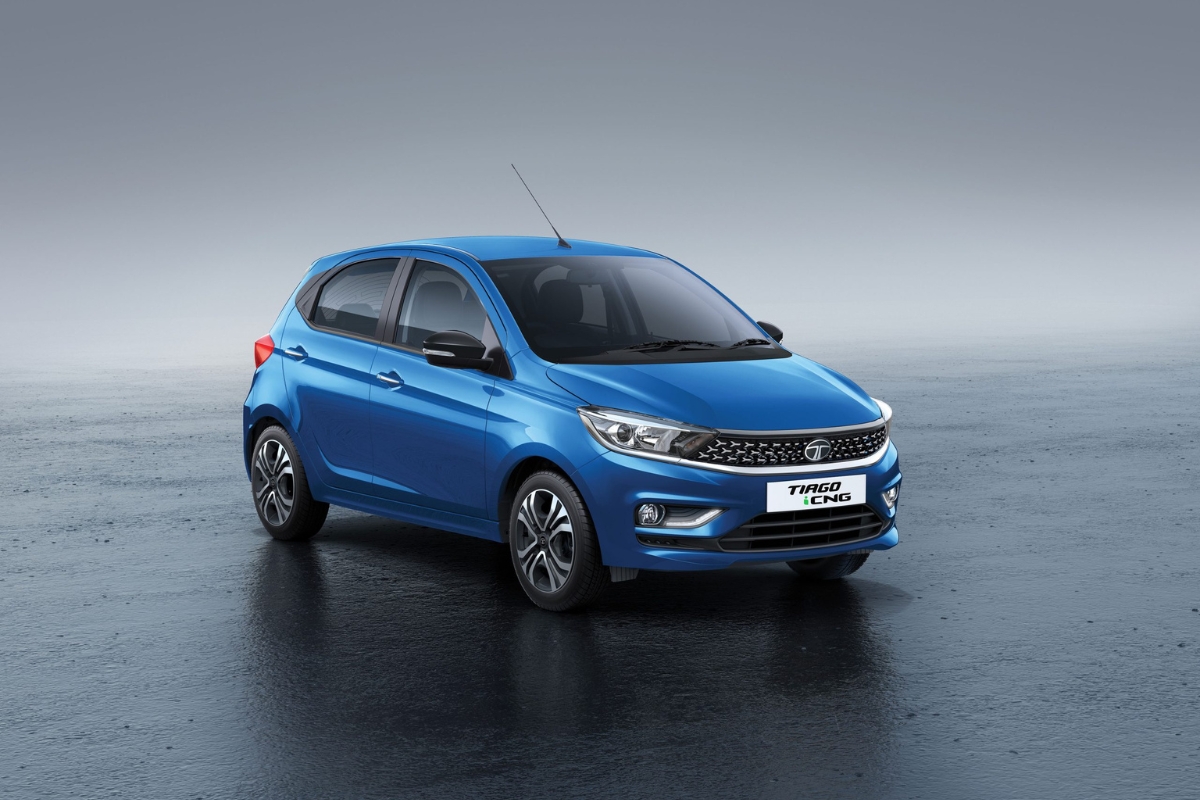 Tata Tiago CNG AMT: 7 लाख में आई 28.06 km/kg माइलेज और प्रीमियम फीचर्स वाली बजट फ्रेंडली हैचबैक