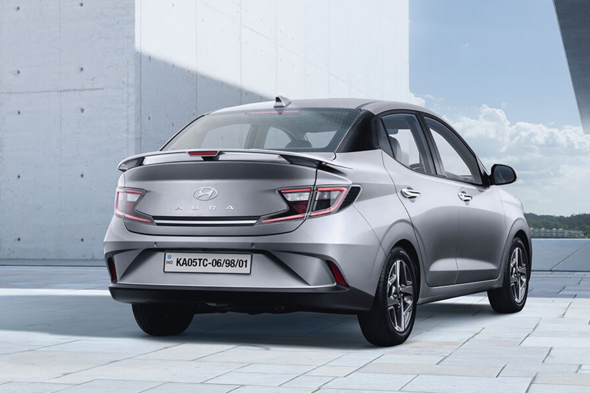 Hyundai Aura: स्टाइलिश लुक्स और दमदार माइलेज, कीमत सिर्फ 6.49 लाख से शुरू