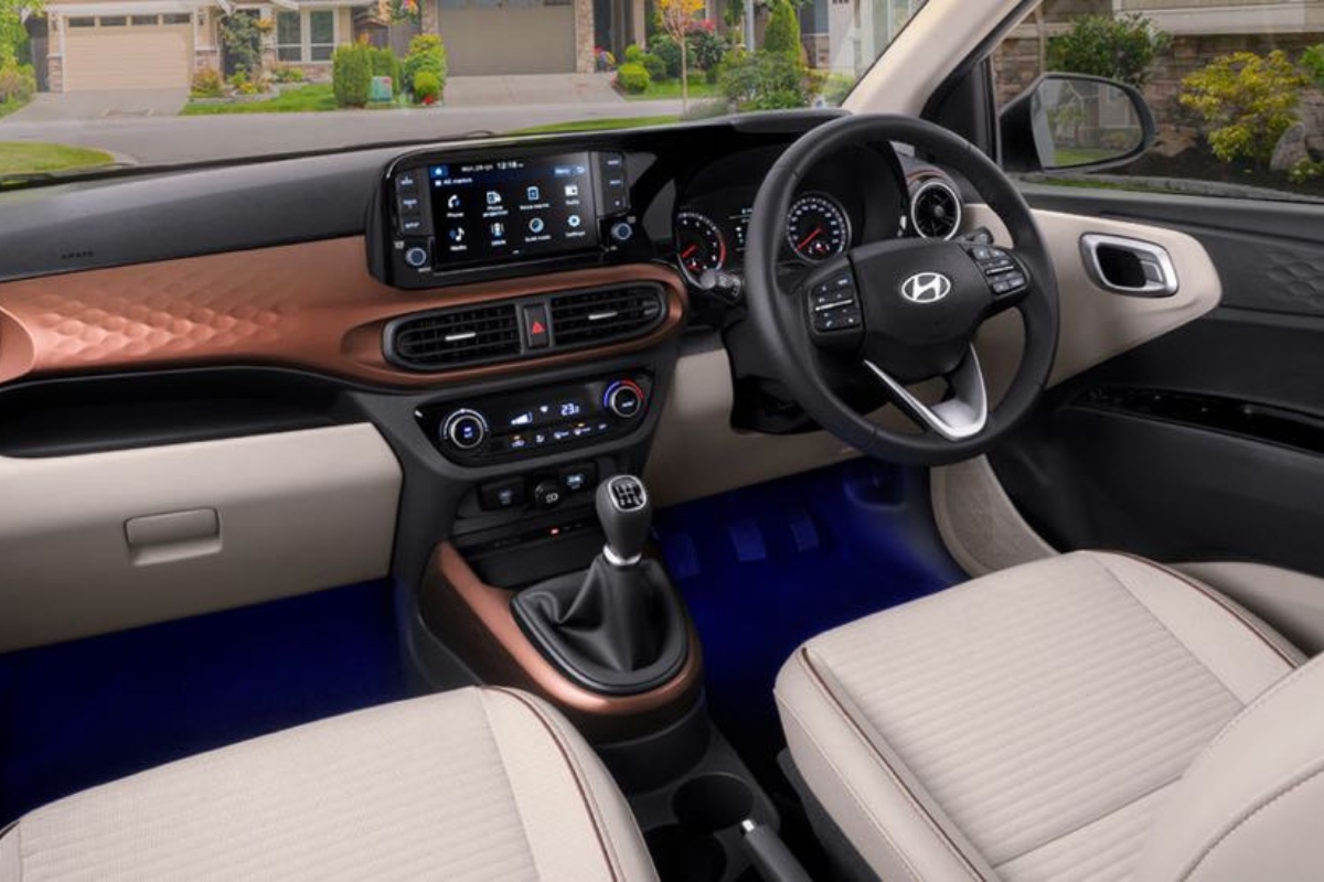 Hyundai Aura: स्टाइलिश लुक्स और दमदार माइलेज, कीमत सिर्फ 6.49 लाख से शुरू