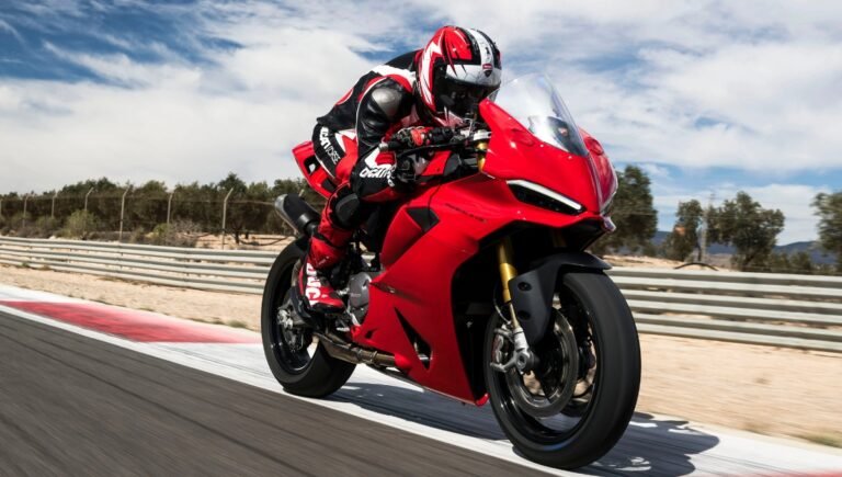 Ducati Panigale V2 2025: सड़क पर रोमांच और शक्ति का बेजोड़ अनुभव