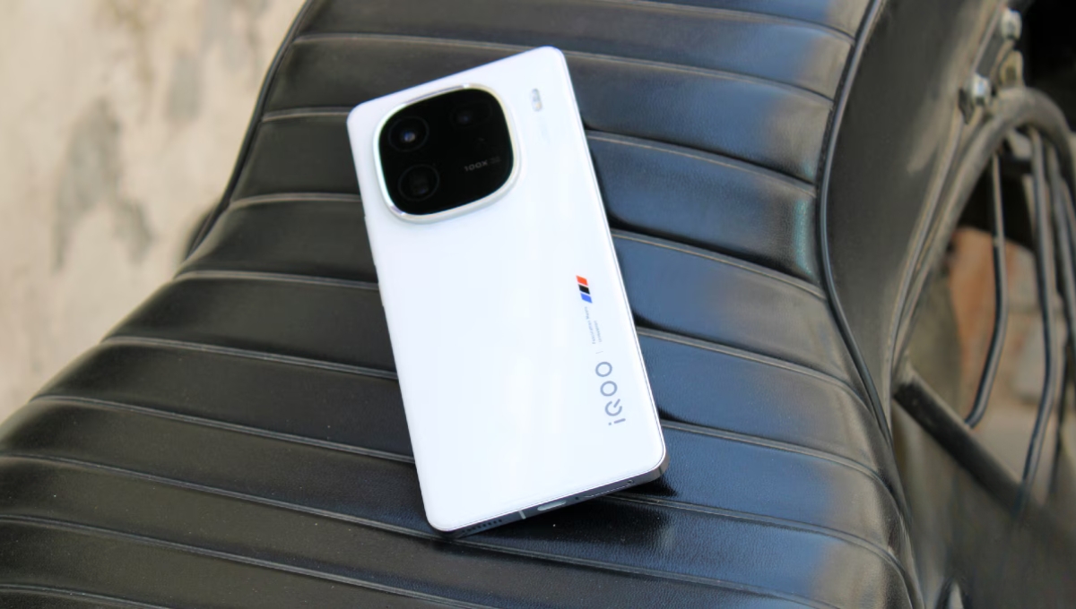 IQOO 12 5G: 5000mAh बैटरी और ₹48,899 की कीमत के साथ पावरफुल स्मार्टफोन