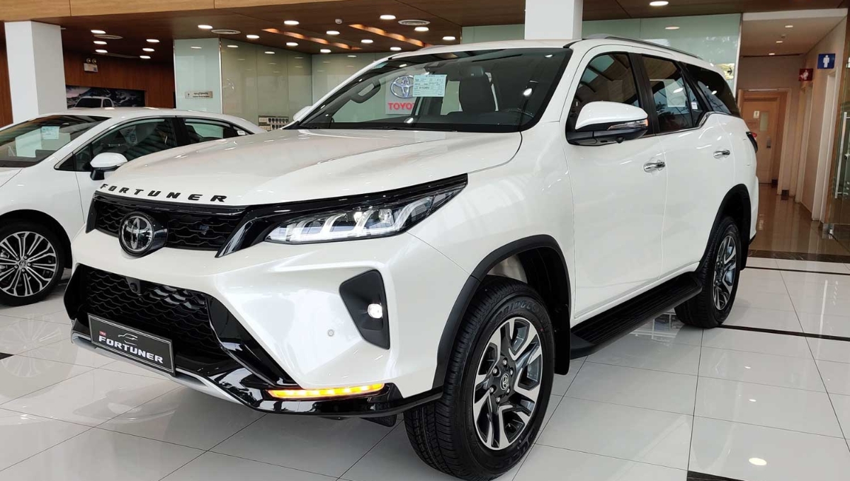 Toyota Fortuner: 12 kmpl माइलेज वाली लग्जरी SUV, कीमत 33 लाख से शुरू