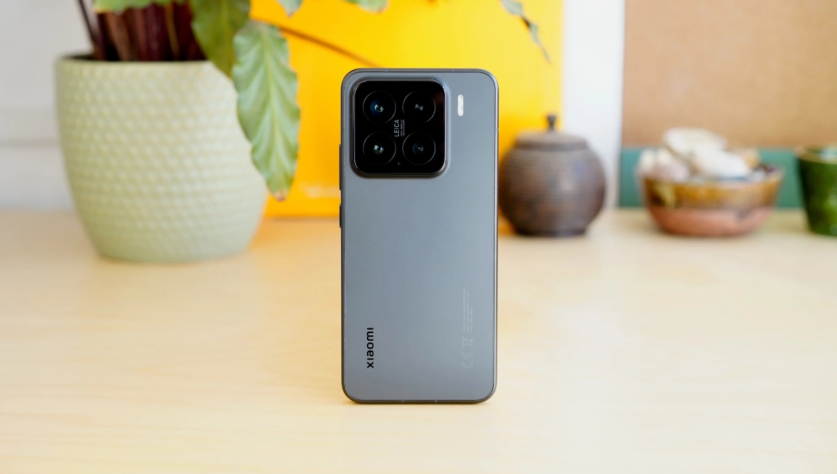 Xiaomi 16 सीरीज़: सेकेंडरी डिस्प्ले की वापसी के संकेत, कैमरा डिज़ाइन बना चर्चा का विषय