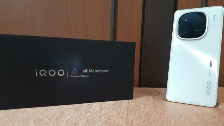 IQOO 12 5G: 5000mAh बैटरी और ₹48,899 की कीमत के साथ पावरफुल स्मार्टफोन