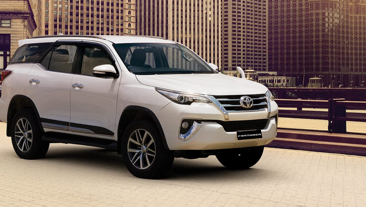 Toyota Fortuner: 12 kmpl माइलेज वाली लग्जरी SUV, कीमत 33 लाख से शुरू