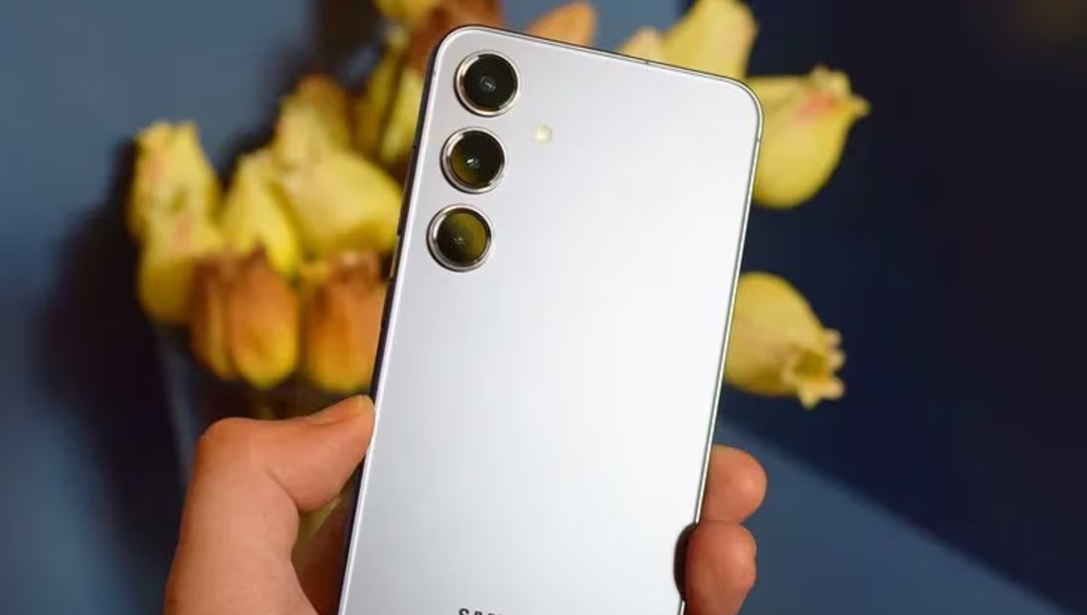 Samsung Galaxy S24: दमदार बैटरी और ₹40,000 से कम कीमत में फ्लिपकार्ट पर उपलब्ध