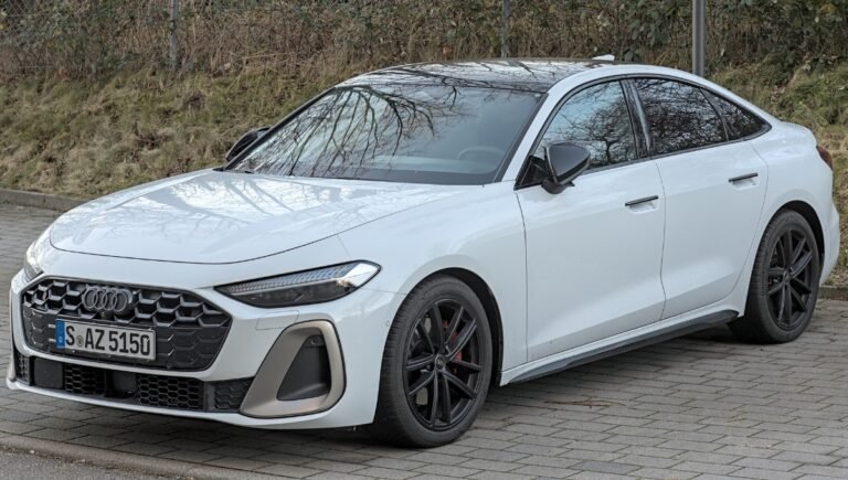 Audi A5: 14–15 kmpl माइलेज और ₹60 लाख कीमत के साथ लग्जरी सेडान