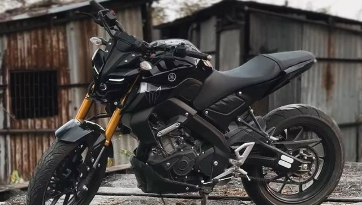 Yamaha MT-15: स्टाइलिश स्ट्रीट फाइटर, 50 kmpl माइलेज और ₹1.70 लाख कीमत